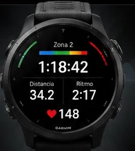 Reloj deportivo mostrando zona 2, tiempo, distancia, ritmo y frecuencia cardíaca